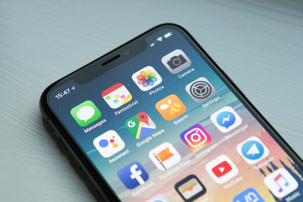 Aperçu type téléphone — page artisan consultée sur mobile